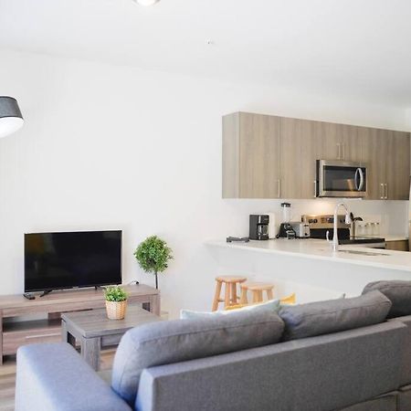 Awesome Townhouse 15 Minutes From The Beach マイアミ エクステリア 写真