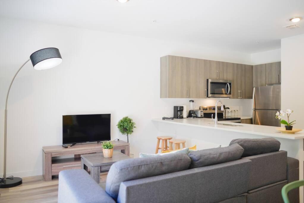 Awesome Townhouse 15 Minutes From The Beach マイアミ エクステリア 写真