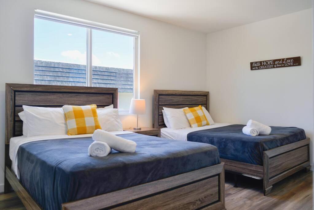 Awesome Townhouse 15 Minutes From The Beach マイアミ エクステリア 写真