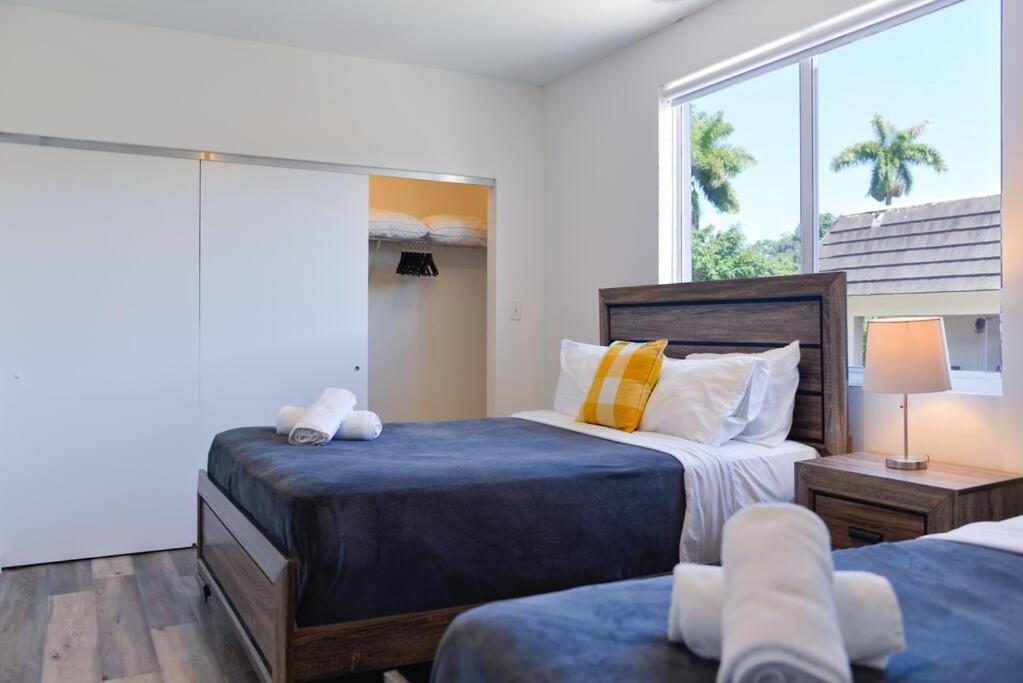 Awesome Townhouse 15 Minutes From The Beach マイアミ エクステリア 写真