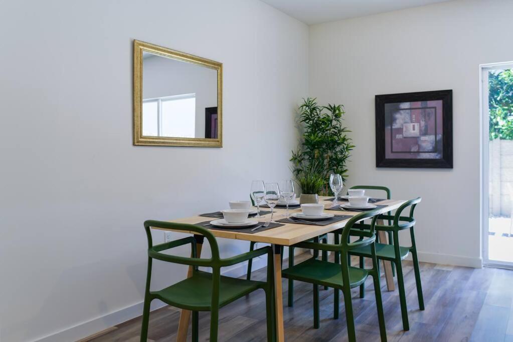 Awesome Townhouse 15 Minutes From The Beach マイアミ エクステリア 写真
