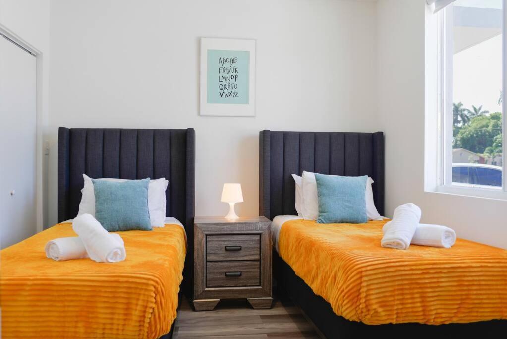 Awesome Townhouse 15 Minutes From The Beach マイアミ エクステリア 写真