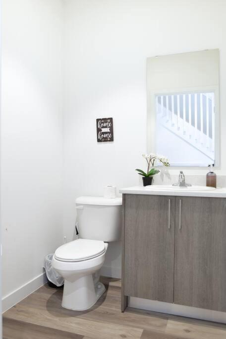 Awesome Townhouse 15 Minutes From The Beach マイアミ エクステリア 写真