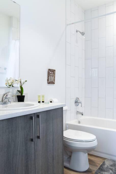 Awesome Townhouse 15 Minutes From The Beach マイアミ エクステリア 写真