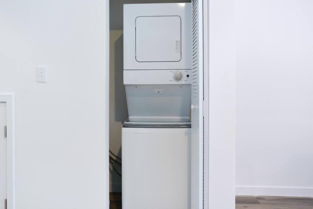 Awesome Townhouse 15 Minutes From The Beach マイアミ エクステリア 写真