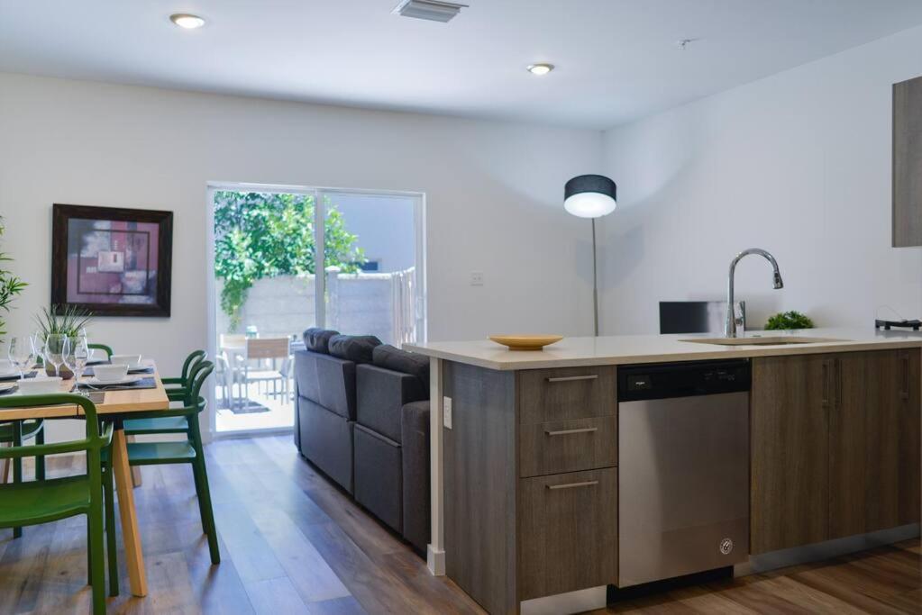 Awesome Townhouse 15 Minutes From The Beach マイアミ エクステリア 写真
