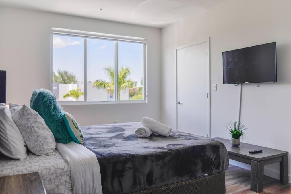 Awesome Townhouse 15 Minutes From The Beach マイアミ エクステリア 写真