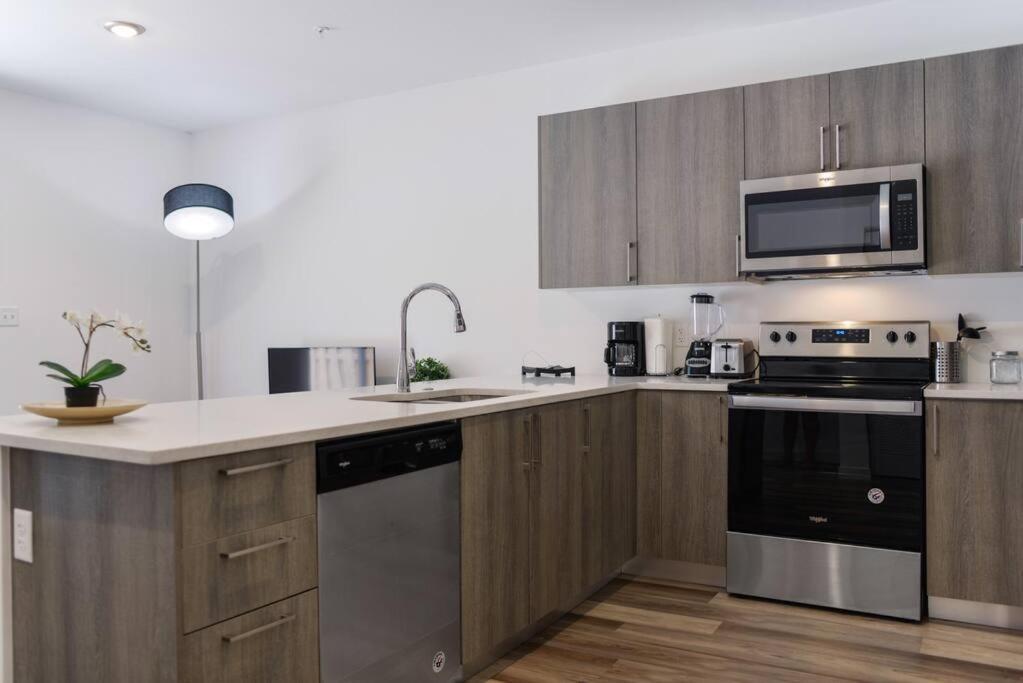 Awesome Townhouse 15 Minutes From The Beach マイアミ エクステリア 写真